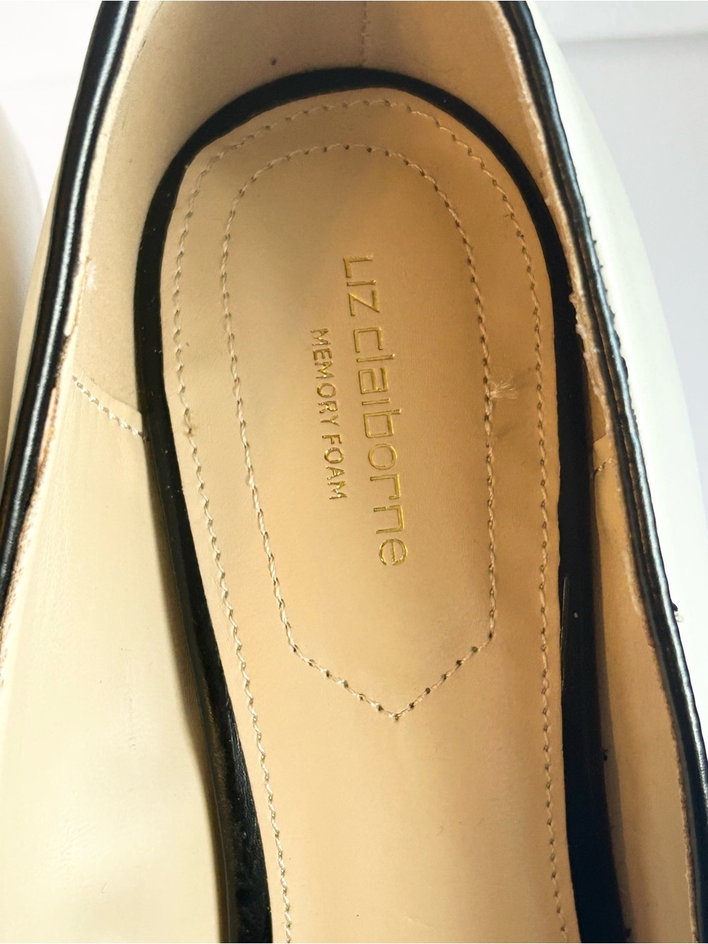 Liz Claiborne Cream Pointed-Toe Pumps with Black Trim and Bow - Picture 4 of 7